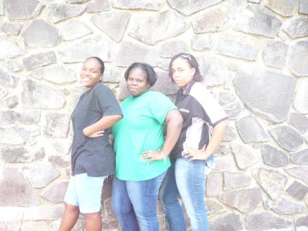 voici les 3 wanted de ma class christounette fafounette et nunus je parle pa tro lol